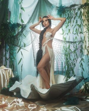 Anna Akana Instagram - Move over, Aphrodite.

BTS & unpublished selects are up on Patreon ✨this month I’m raising money for Lions, Tigers & Bears - a big cat non profit in San Diego CA!

📷 @saffelsphotography 
🐚 @catcalico 
☁️ @michellehebertofficial 
🫧 @bethanystruble