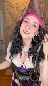 Anna Brisbin Instagram - Did somebody say birate? 🏴‍☠️💖 GRWM to plunder and pillage at ren faire. ✨ #renfaire #grwm #renfest #pirate #birate It’s all about the layers and excessive accessorizing, babyyyy.