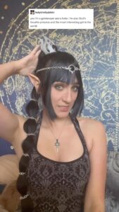 Anna Brisbin Instagram - Couldn’t resist lipsyncing @jenniferjenglish’s flawless reading of the meme. 🖤 This video isn’t a voice impression, but I DID just upload a video of 33 Act 1 Baldur’s Gate 3 impressions- in Shadowheart cosplay because why not. 😂 Click link in my bio or stories! Shoutout to @jameschatstv for 3D printing the circlet and ponytail thing! #shadowheart #baldursgate3 #shadowheartcosplay #jenniferenglish