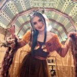 Anna Brisbin Instagram - The @lojmasquerade is the perfect opportunity to be fun scary. 😌🖤 🦊Fox by @crochetingsshop 🔨Hair hammer printed by @jameschatstv 🐀Pâté made by me 💀Laudna is a character by @marisha_ray in @critical_role #laudna #criticalrolecosplay #labyrinth #lojmasquerade #criticalrole