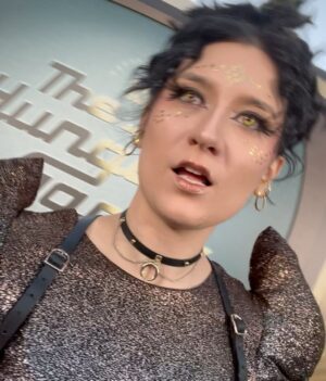 Anna Brisbin Instagram - The Hunger Games: The Ballad of Songbirds and Snakes…. sksksjsjjsjssnbsbd where to BEGINNNNN??!?!?! 

This premiere was everything. I adored the Hunger Games books and movies and never thought we’d be BACK IN PANEM but as horrendous and bloodthirsty as it is, IT FEELS SO GOOD TO BE BACK. 😂 And this movie is BEAUTIFUL. Watching Coriolanus Snow become who he’s destined to be is FASCINATING I LOVE A VILLAIN ORIGIN STORY. Tom Blyth killed it as Corio, and Dr. Gaul is probably my fav Viola Davis role ever, but I think *everyone* will be even more blown away by RACHEL FREAKIN ZEGLER and her STTTUUNNNINNGGG, INSPIRING, WONDERFUL, TALENTEDBRILLIANTINCREDIBLEAMAZINGSHOWSTOPPINGSPECTACULAR Lucy Gray Baird!! That girl can SING and BREAK YOUR HEART in two seconds flat! 💜🎙️🕊️✨ @tomblyth @violadavis @rachelzegler

This story is gripping from beginning to end. Which is impressive because baby she’s LONGGG. I feel like I just watched a whole trilogy in one sitting but I LOVED IT. 😍🕊️🐍✨

Thank you thank you thank you @lionsgate for the invite to the premiere. For dress code you said “Capitol Chic” and I asked myself What Would Cinna Do. 💛✨ Now brb I’m going to binge the original movies IMMEDIATELY.

@thehungergames #LionsgatePartner #TheHungerGames #TheBalladOfSongbirdsAndSnakes