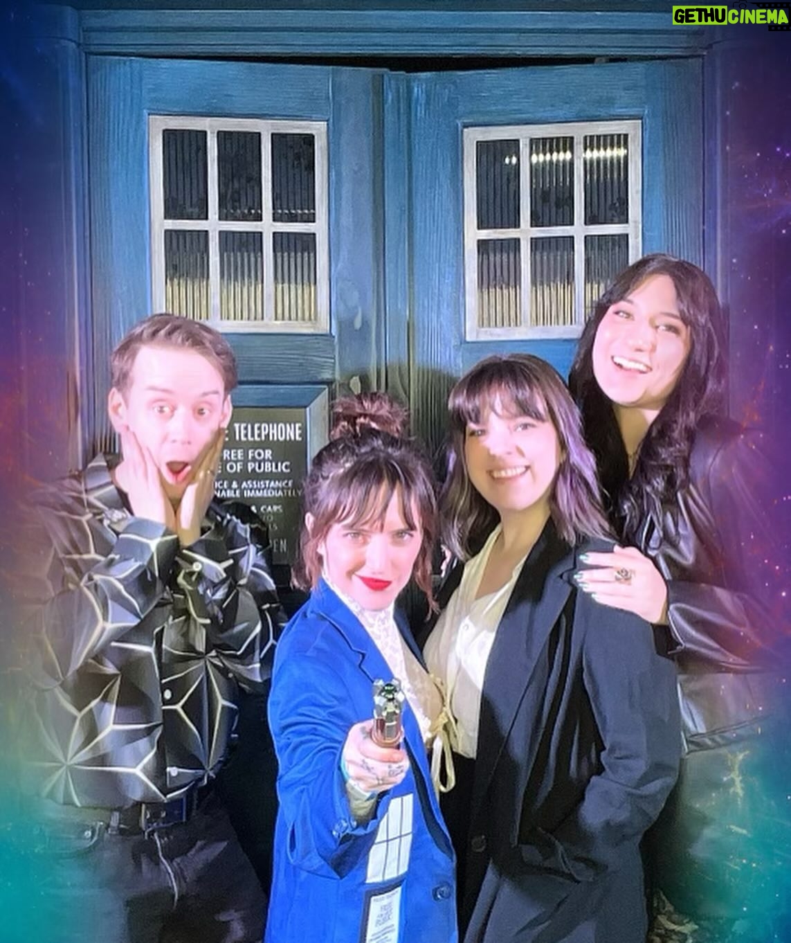 Anna Brisbin Instagram - ๐๐ THE FIFTEENTH DOCTOR IS OUT NOW ON @disneyplus!!! ๐ฑ Endless thanks to @disney for the invite to the premiere of @disneydoctorwho. ๐ฅฒ I am already so obsessed with Ncuti Gatwaโs Doctor. He has so much heart, charm, energy, and earnestness. AND @thejinkx YOU ABSOLUTELY OWN THE FIRST EPISODE DEAR GOD. ๐ And the FITS!!! I had to put together my fit inspired by Nine because I simply knew I could not measure up to the costumes weโve seen so far from this season. Allons-y! #invited #doctorwho #disneyplus