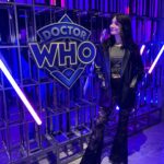 Anna Brisbin Instagram – 💙💙 THE FIFTEENTH DOCTOR IS OUT NOW ON @disneyplus!!! 😱

 Endless thanks to @disney for the invite to the premiere of @disneydoctorwho. 🥲 I am already so obsessed with Ncuti Gatwa’s Doctor. He has so much heart, charm, energy, and earnestness. AND @thejinkx YOU ABSOLUTELY OWN THE FIRST EPISODE DEAR GOD. 🙌 And the FITS!!! I had to put together my fit inspired by Nine because I simply knew I could not measure up to the costumes we’ve seen so far from this season. 

Allons-y! 

#invited #doctorwho #disneyplus