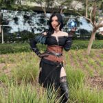 Anna Brisbin Instagram - Gave my Yennefer cosplay from The Witcher 3 some serious upgrades and put it all together for Comic Con. And she just might be one of my fav cosplays so far? Idk but I’m def not done with her. Gotta bring her to ren faire or something…. Photo: @tessanetting Top and Skirt: ShopCosplayCostume on etsy Corset and waist belt: CraftShopMorgana on etsy Knee Armor: file by @victoriahofferson, printed by @jameschatstv Purple contacts: @pinkyparadisedotcom #yennefer #sdcc #comiccon #witcher #witcher3 #cosplay