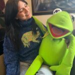 Anna Brisbin Instagram – I was lucky enough to get a special tour of the historic Jim Henson Company lot in celebration of Labyrinth and The Dark Crystal being NOW AVAILABLE for digital download in 4k globally!!
These movies are such genre-defining classics and Labyrinth especially is a favorite of mine just for being one of the coziest films of all time while hanging on to that silliness and whimsy! It was beyond cool to see loads of puppets, set pieces, and props used in the films. And we even got to speak to Brian Henson, Lisa Henson, and baby Toby Froud! (notably no longer a baby)
Endless thank yous to @hensoncompany & @shout_studios for having me. ✨
#jimhensoncompany #shoutstudios #labyrinth #thedarkcrystal #invited