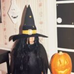 Anna Brisbin Instagram - Charmander to Charizard for real. Thank you @anetherealfire for the glow up! 🖤 Happy Halloweekend! ✨ #halloween #witch #glowup #portraitphotography