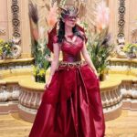 Anna Brisbin Instagram - That’s a wrap on @lojmasquerade 2023. 🥲 Always the most magical night(s) of the year, filled with the best people watching I’ve ever experienced featuring the most creative and wondrous costumes you can imagine. I’m so glad this year I went both nights so I could have my spooky night Friday and my fantastical dragon night Saturday. ❤️‍🔥 🪡corset by master seamstress @nicolerieko 🎭mask by @mischiefmasks 🛡️armor by @syntheticdaisydesign 😈horns by @unicorncorner #labyrinthmasquerade #labyrinthball #dragoncosplay #reddragon #lojmasquerade