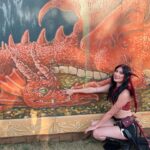 Anna Brisbin Instagram - Big recommend going to ren faire with just a bevy of beautiful babes. 😌👌✨ #dragon 🐲❤️‍🔥 #renfaire #renaissancepleasurefaire #dragoncosplay #reddragon