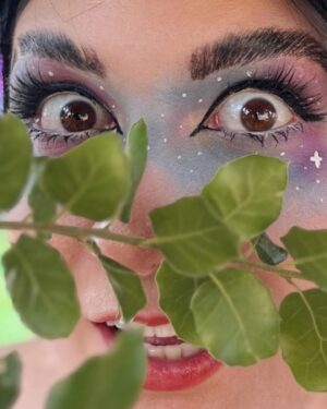 Anna Brisbin Instagram - Step 1) Go to Ren Faire
Step 2) Find a tree
Step 3) Have fun
🧚‍♀️🌳✨

#renfaire #renfest #renaissancepleasurefaire #fairy #faerie