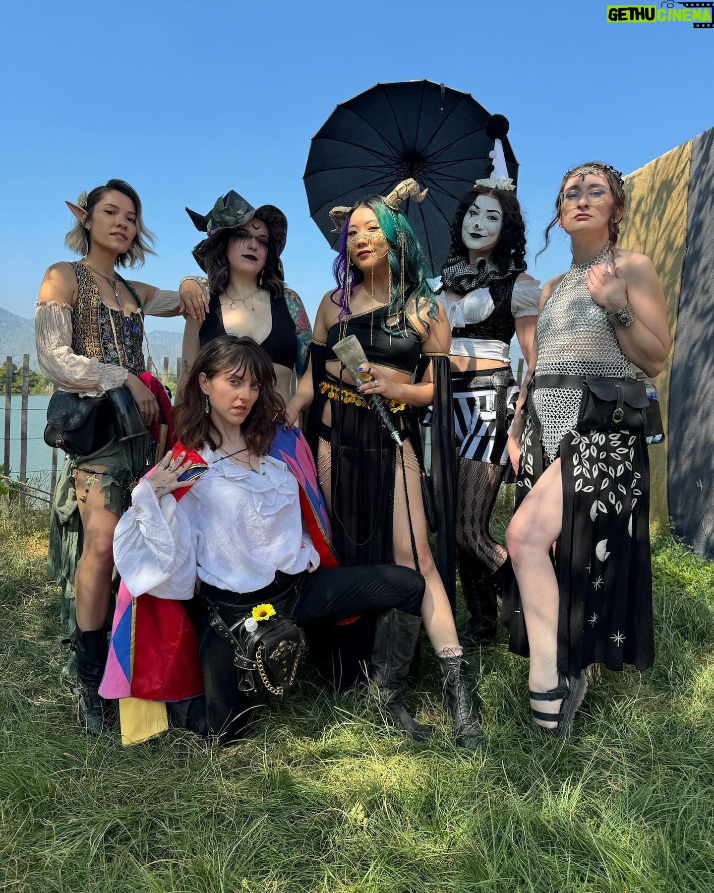 Anna Brisbin Instagram - Mime-Clown or Clown-Mime? The world may never know. #renfaire #clown #mime #renfest #renaissancepleasurefaire @renaissancepleasurefaire
