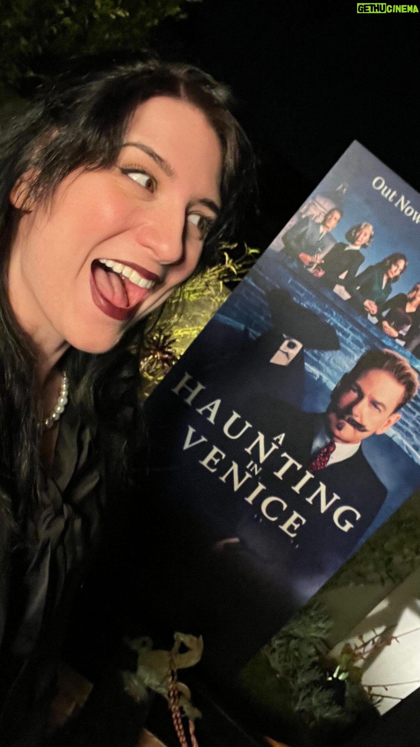 Anna Brisbin Instagram - Navigated through 3 victims and 6 suspects at a private event for #AHauntingInVenice Who did it? 🧐🔍 Check it out now on Digital and Blu-Ray! Link in bio. #AHauntingInVenice #20thCenturyStudios #ad