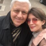 Anna Chipovskaya Instagram - Боже, папа, ты родился, когда по Старому Арбату ходили трамваи. А это было ещё до Куликовской битвы. С днём рождения, мой любимый и самый юный человек, которого я знаю. #80 ❤️‍🔥