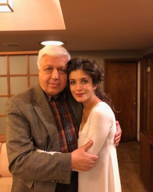 Anna Chipovskaya Instagram - Боже, папа, ты родился, когда по Старому Арбату ходили трамваи. А это было ещё до Куликовской битвы. С днём рождения, мой любимый и самый юный человек, которого я знаю.

#80 ❤️‍🔥