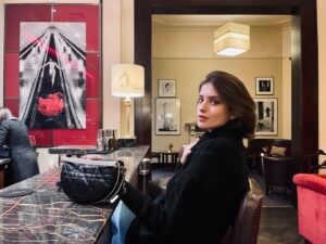 Anna Chipovskaya Instagram - Dior bag meets St.Pete and Lichfield bar at Astoria. Perfect match.

💫

#DiorVibe #InCollaborationWithDior

Pic by @endal_d