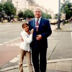 Anna Chipovskaya Instagram - Боже, папа, ты родился, когда по Старому Арбату ходили трамваи. А это было ещё до Куликовской битвы. С днём рождения, мой любимый и самый юный человек, которого я знаю. #80 ❤️‍🔥