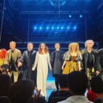 Anna Chipovskaya Instagram - Чистые, ничем не разрушенные эмоции, такие как открытая радость, например, ещё предстоит в себе заново обнаружить или заново придумать. Это рефлексия не на один год теперь. Но вот это хочу оставить здесь, как символ и доказательство того, что самое важное - ЧЕЛОВЕК. В них спасаюсь и продолжаю верить.♥️