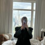 Anna Collins Instagram – 🖤 🙂‍↕️
