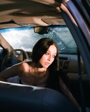 Anna Collins Instagram - Did movement for @crfashionbook for the beautiful @emmachamberlain 💗💗 
Photography @petrafcollins
Fashion @avavanosdol
Founder & Editor-in-Chief @carineroitfeld
CR President @vladimirrestoinroitfeld
Creative Direction @edouardrisselet
Art Direction @guillaumelauruol
Casting @jilldemling #CreativeCastingAgency
Hair @robsalty
Makeup @kalikennedy using @lancomeofficial
Set Design @griffin.stoddard
Production @agpnyc
Words @marisameltzer