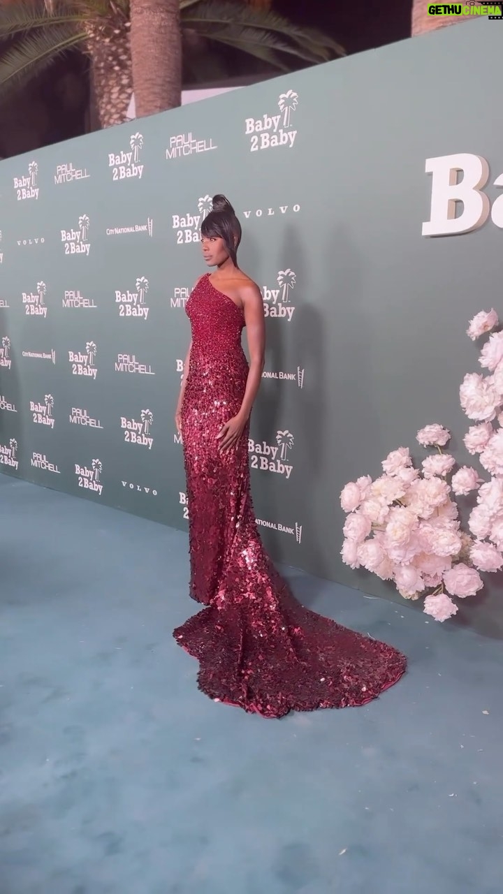Anna Diop - 13.6K Likes - Stepped out last night to celebrate an Incredible organization @baby2baby which is providing support for mothers and children the world over. Such an inspiring evening ✨🤍
Thank You Dolce and Gabbana for having me! This dress…🥰✨🤍
Styling @jasonbolden ✨🤍
MUA @danadelaney
Hair @larryjarahsims
📸 @jessicanabongo