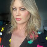 Anna Falchi Instagram – Ciao mitici fol❤️lovers! Un mio sguardo a tutti voi che affettuosamente mi seguite! Si torna cittadini! Si ricomincia. Ed io sono contenta. Casa dolce casa. E voi siete tornati?
