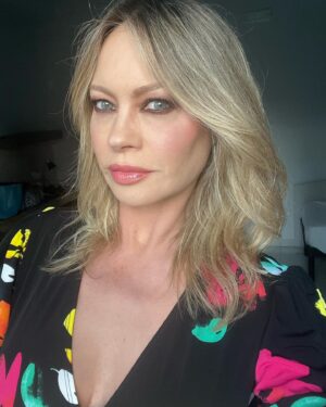 Anna Falchi Instagram - Ciao mitici fol❤️lovers! Un mio sguardo a tutti voi che affettuosamente mi seguite! Si torna cittadini! Si ricomincia. Ed io sono contenta. Casa dolce casa. E voi siete tornati?
