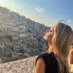 Anna Falchi Instagram – Giornata stupenda a Matera. Storia,paesaggi incredibili, persone e incontri speciali. Vado via con malinconia. Ma si sa,le cose belle durano poco … #pensierodelgiorno @cittadimatera #matera #basilicatacoasttocoast