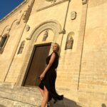 Anna Falchi Instagram – Giornata stupenda a Matera. Storia,paesaggi incredibili, persone e incontri speciali. Vado via con malinconia. Ma si sa,le cose belle durano poco … #pensierodelgiorno @cittadimatera #matera #basilicatacoasttocoast