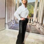 Anna Falchi Instagram - Termina con questo outfit la mia settimana a I FATTI VOSTRI e ci vediamo a Sanremo! Si parte con un tocco floreale dedicato alla città dei fiori! Buon weekend! Tenetemi d’occhio 👀 @larmadio_di_lulu