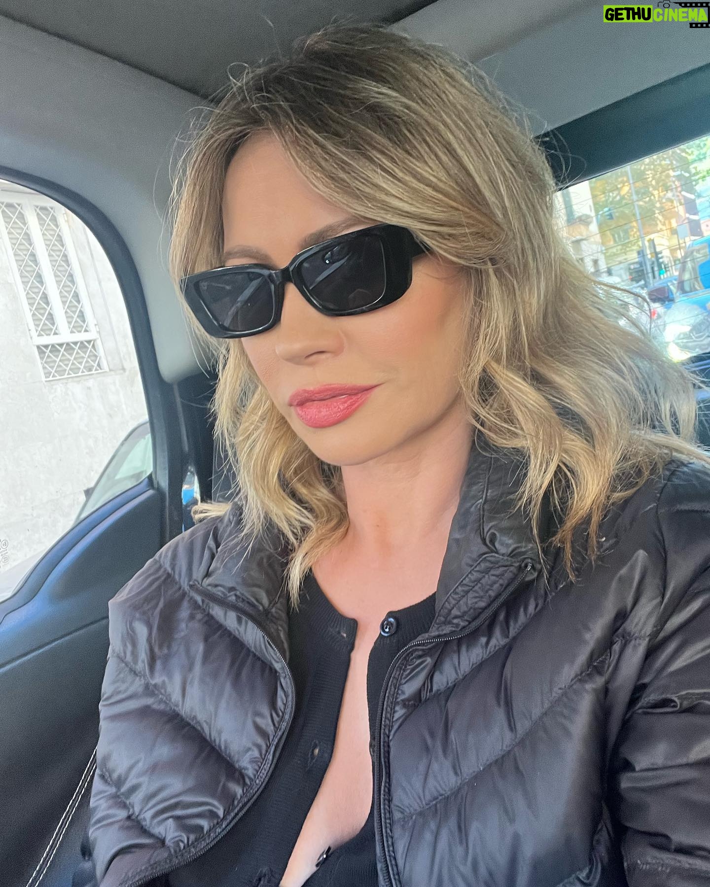 Anna Falchi Instagram - In versione un po’ Blues Brothers vi auguro Buon inizio Settimanaaa