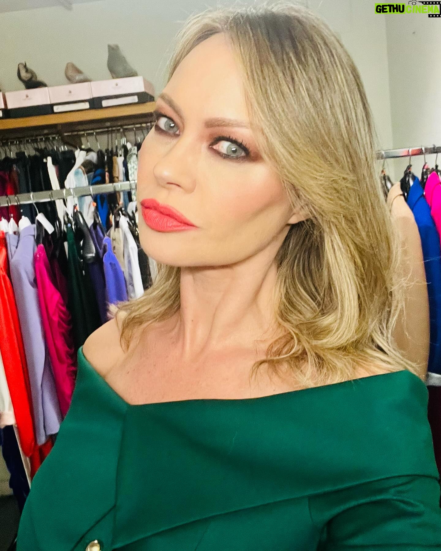 Anna Falchi Instagram - Oggi così per Santo Stefano!! @larmadio_di_lulu @digitalsauro