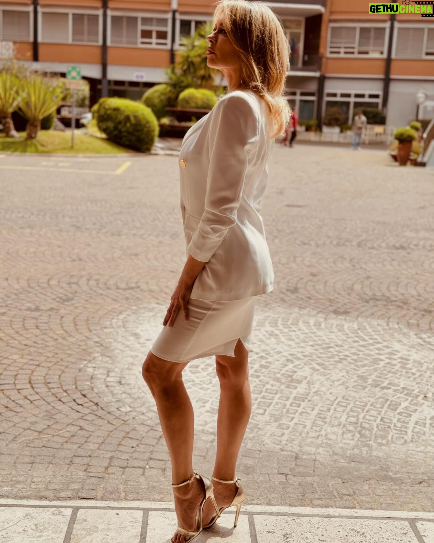 Anna Falchi Instagram - In luce o in controluce? Which is the best? @jhenit_official @raimondobuccelli @larocca.gina @fedederica_ @digitalsauro