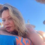 Anna Falchi Instagram – Ciao fol💙lovers! Ho deciso di passare i miei momenti liberi, in libertà,a contatto con la natura e in naturalezza, così come mi vedete. E ricordate.Nessuno è perfetto… #nature #pensierodelgiorno #libertà #isla