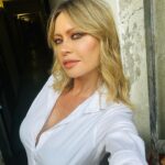 Anna Falchi Instagram - Terminate le prove generali de I Fatti Vostri! Foto come da tradizione, che faccio per il terzo anno, in zona “camerini”. Mi auguro che mi seguiate anche quest’anno. Ci sono tante novità! Da lunedì 18 settembre dalle 1110 su @instarai2 #ifattivostri