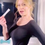 Anna Falchi Instagram - Sapevi che l’integrazione di collagene è efficace per rendere la pelle del corpo più liscia, elastica e compatta? Da diversi mesi ormai ho integrato The Solution Beauty Collagen di @osloskinlab nella mia routine di bellezza e mi sto trovando davvero bene! È completamente inodore e insapore – basta 1 bustina al giorno! Super consigliato! p.s. favorisce anche la diminuzione della cellulite!   Visitate il sito www.osloskinlab.it e inserite il codice ANNAOSLOSKIN al check-out per una sorpresa speciale!   #adv #slowaging #beautyfromwithin #osloskinlab