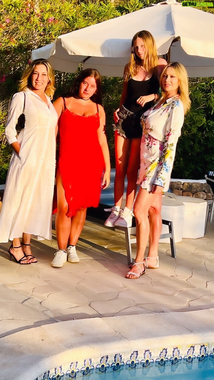 Anna Falchi Instagram - I love Ibiza with my family. Della serie “girl power” ❤️