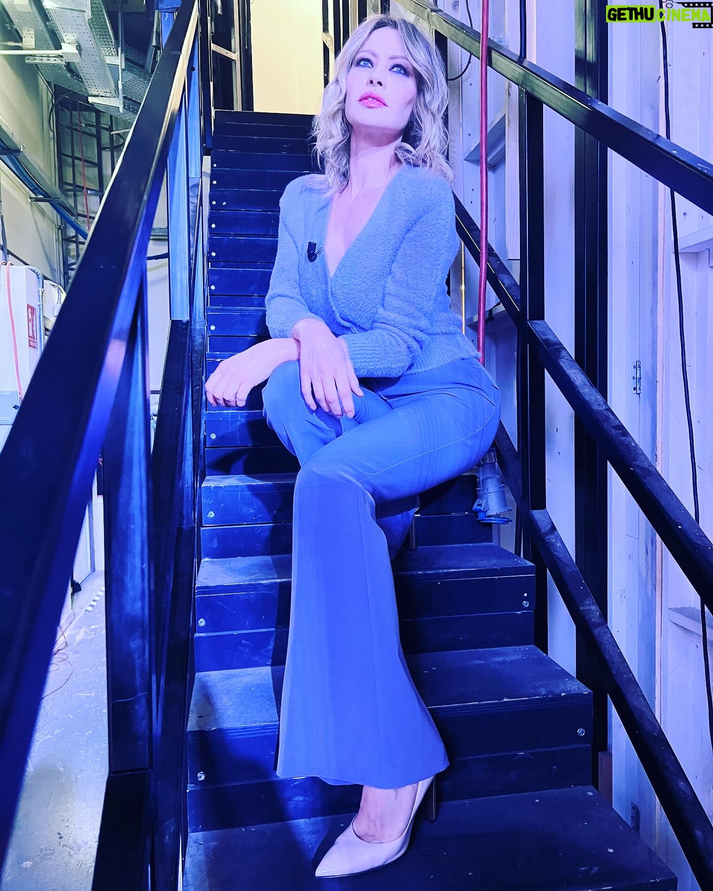Anna Falchi Instagram - 3 2 1 scatta il weekend! Scatti in glicine Grazie @elmasphilofficial @edasofficial @loribluofficial @larocca.gina @digitalsauro