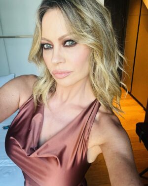 Anna Falchi Instagram - Ieri sera così, oggi chissà. Nuovo giorno, nuovo mood! @cine_hair_star @larmadio_di_lulu @memjs.italia