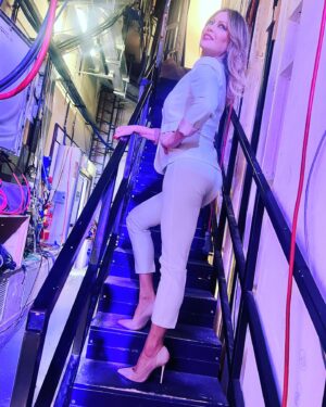 Anna Falchi Instagram - Back stage….
Pic by @digitalsauro @edasofficial @cavallini_shop