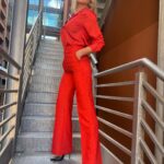 Anna Falchi Instagram - Oggi così in orange per immergermi nell’atmosfera di Halloween 🎃 Da pauraaaaa ahahahhahah @elmasphilofficial @cavallini_shop Pic by @digitalsauro