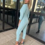 Anna Falchi Instagram – Si torna a settembre “vestiti”! E comincia una bella settimana intensa! Oggi così @memjs.italia Grazie come sempre alla super Lulu’ per l’outfi @larmadio_di_lulu @raimondobuccelli per le scarpe e Pic by @digitalsauro