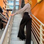 Anna Falchi Instagram - Si ritorna sulle scale con un raggio di ☀️ @chiarabonilapetiterobe @aliceandolivia @cavallini_shop @larocca.gina @digitalsauro