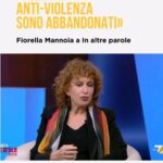 Anna Foglietta Instagram - Quando si parla di violenza contro le donne è giusto evidenziare anche la mancanza di fondi a sostegno dei centri anti violenza che supportano e aiutano le donne stesse ad affrancarsi dai compagni violenti per renderle autonome e cominciare a vivere davvero come individui liberi. Grazie @fiorellamannoia e @unanessunacentomila_fondazione per il lavoro quotidiano che svolgete a sostegno dei centri anti violenza e grazie a tutte le operatrici del settore che operano senza tregua e senza fondi. Vi siamo tutt* debitori e debitrici ❤️ . . . #stopviolenceagainstwomen #empowerment #unanessunacentomila