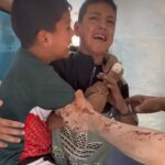 Anna Foglietta Instagram - Io vedo solo mani e braccia che si intrecciano in cerca di un conforto. Io vedo solo l’oblio e una disperazione senza fine. Io riconosco la mia vita nella loro e non trovo tregua.. fino a quando la sofferenza dei figli degli altri non ci riguarderà , la pace sarà solo una parola vuota. . . . @everychildismychildets #stopwar