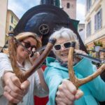 Anna Foglietta Instagram – Premio “Fionda di Legno 2024”

È stato davvero un grandissimo piacere condividere con la Citta di Albenga pensieri e parole su quanto la vita necessiti di condivisione e cura. 

Grazie per avermi conferito questo importante riconoscimento per meriti in ambito sociale.Ogni volta che mi si offre l’opportunità di parlare di @everychildismychildets  io sono felice perché ritrovo intorno a me una moltitudine di persone pronte a raccoglierne il significato e che si offrono di aiutarci. 

Abbiamo parlato anche della fondazione @unanessunacentomila_fondazione  e dei tanti progetti legati a contrastare la violenza del maschile sul femminile e di come raccogliamo fondi per finanziare i centri anti violenza (in attesa del grande concerto di Verona del 4 e 5 maggio.)

Evviva i “Fieui de Carrugi”, evviva Gino Rapa e Antonio Ricci che portano avanti i veri valori di conservazione e cura del territorio con entusiasmo e passione, continuando a tirare “fiondate” ben precise 💪🏻

E poi permettetemi di spendere due parole per la Signora @caterinacasellisugar … una donna, artista e imprenditrice super in tutto. Abbiamo spento insieme le candeline per il nostro compleanno e il mio cuore è esploso di gioia. 
.
.
.
#fiondadilegno