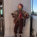 Anna Foglietta Instagram – Su Amazon Prime c’è Elf Me e in tanti lo state vedendo. È un film caldo, nonostante mostri il freddo delle montagne innevate.
È dolcissimo, nonostante rappresenti anche la malvagità dell’avidità. 
Mettetevi comodi sul divano, con plaid e cioccolata, e fatevi trasportare nel magico mondo degli elfi pasticcioni e dei balocchi artigianali. Troverete tanti riferimenti al cinema degli anni ‘80 e sarà divertente scoprirlo. 
.
.
.
Qui trovate una serie di foto di backstage che ho voluto condividere con voi per mostrarvi la divertente ricerca di questo buffo e irresistibile personaggio, Ivana, una mamma che cerca di fare tutto il possibile per rendere felice suo figlio, soprattutto in occasione del Natale, e che fa i conti con la fallibilità del suo ruolo genitoriale, senza mai rinunciare al sogno e alla magia dell’esistere. 
.
.
.
#elfme 
@amazonprime 
@luckyred 
@goonfilms.co 
@younutsprod