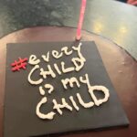Anna Foglietta Instagram – Oggi celebriamo 7 anni di @everychildismychildets ❤️Grazie per averci accompagnato in questo percorso.
Abbiamo scelto di dedicare tempo, talento e il nostro peso mediatico a questa causa. Ideiamo e promuoviamo attività, iniziative ed eventi volti a finanziare progetti a favore dell’infanzia. Il nostro obiettivo è fare qualcosa di concreto per quei bambini costretti a vivere in situazioni di profondo disagio a causa di guerre, calamità, povertà, emarginazione e malattie. In Every Child Is My Child, accogliamo tutte le persone che condividono l’idea che ogni bambino meriti le stesse attenzioni e opportunità, indipendentemente dalla propria nazionalità o condizione sociale. Ogni bambino è il nostro bambino, soprattutto là dove il rischio di soffrire a causa di adulti irresponsabili è più elevato. GRAZIE❤️

Grazie Associazione Via Condotti, Antico Caffè Greco e @alicenellacitta 

Foto di @lucadammicco