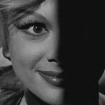 Anna Foglietta Instagram - Eravamo sedute vicine ad una sfilata e lei guardando le indossatrici mi ha detto con la sua voce inconfondibile, dal tono dolce a ritmo lento: “Che belle che sono queste donne..così misteriose..Cosa sarebbe la donna senza il mistero..” Io sono stata solo capace di guardarla.. Rapita..avrebbe potuto recitarmi anche l’elenco della spesa ed io sarei stata comunque assorta ad ascoltarla.. Aveva davvero qualcosa di magico Sandra Milo, come se non appartenesse al tempo che viveva. Con gli occhi buoni e l’anima aperta. Ha lasciato un graffio su questa terra e lo ha fatto con dolcezza e amore. Spero tanto che ovunque sia stia bene e sia felice. . . . @sandramiloreal #sandramilo