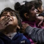 Anna Foglietta Instagram - Gaza - morti 11.833 bambini palestinesi Ucraina - oltre 500 bambini uccisi Mediterraneo - 110 bambini morti nel 2023 I bambini ci guardano e prima o poi ci chiederanno delle spiegazioni.. io non saprò cos rispondere perché davanti l’orrore della guerra non ho strumenti, ma desidero essere all’altezza del loro sguardo non vergognandomene mai. Dobbiamo essere all’altezza della sfida che il nostro tempo ci impone. Buon 2024 di lotta e passione per l’umanità . . . @everychildismychildets #stopwar #humanity #peace