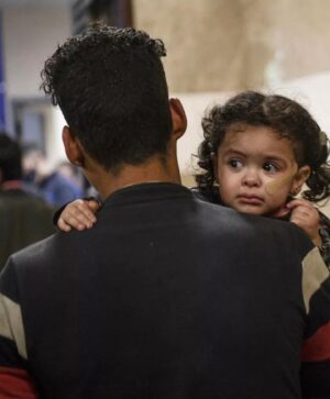 Anna Foglietta Instagram - Gaza - morti 11.833 bambini palestinesi 
Ucraina - oltre 500 bambini uccisi 
Mediterraneo - 110 bambini morti nel 2023 

I bambini ci guardano e prima o poi ci chiederanno delle spiegazioni.. io non saprò cos rispondere perché davanti l’orrore della guerra non ho strumenti, ma desidero essere all’altezza del loro sguardo non vergognandomene mai. Dobbiamo essere all’altezza della sfida che il nostro tempo ci impone. 
Buon 2024 di lotta e passione per l’umanità 
.
.
.
@everychildismychildets 
#stopwar #humanity #peace