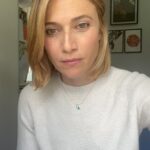 Anna Foglietta Instagram - Ho incontrato un gruppo di persone provenienti da Gaza e che hanno raggiunto il nostro paese grazie alla Farnesina, attraverso un corridoio sanitaria. Queste persone, per lo più donne e bambin*, sono scappate dall’orrore. Ho ascoltato le loro testimonianze e guardato dentro i loro occhi, ed ho scoperto un mondo perso di cui siamo tutti colpevoli. Non c’è colpa invece da parte di quelle bambine e di quei bambini che ho avuto modo di conoscere. Loro ancora non hanno capito cosa gli stiamo facendo. Ma presto o tardi avranno ragione quando penseranno che AVREMMO POTUTO FARE DI PIÙ . . . @everychildismychildets